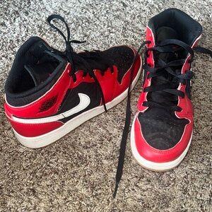 Air Jordan 1 Mid SE 'Christmas' size 5
